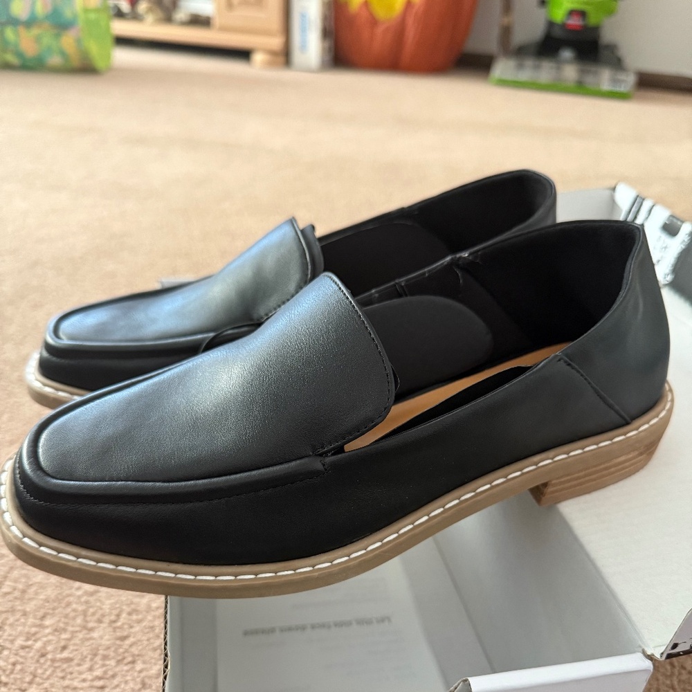 Beautiful NWT Women’s size 7.5 leather loafers